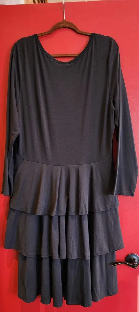 Longsleeve Ruffle Layer Bottom Dress Size 3X